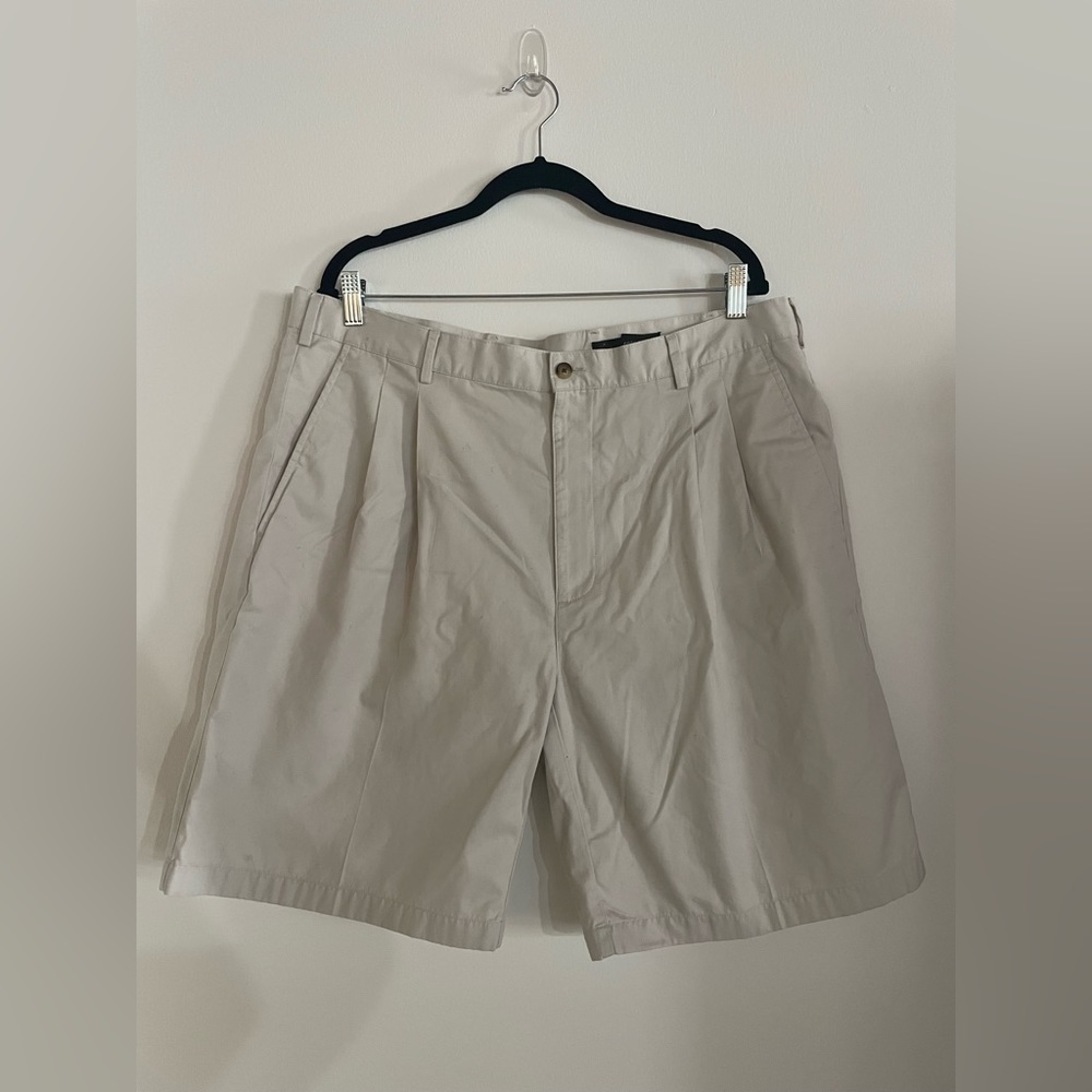 Tan men’s golf shorts